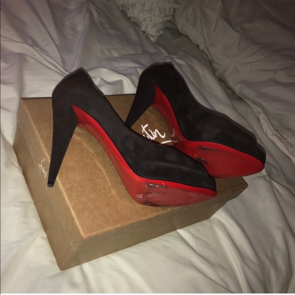 ✨S A L E✨ Christian Louboutin